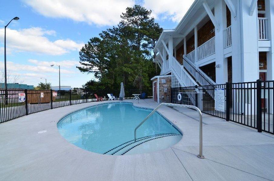 Topsail Shores Inn Sneads Ferry Exterior photo